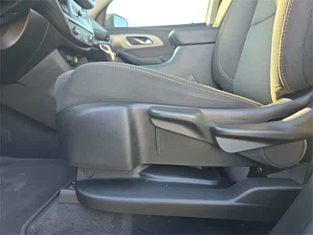 Thumbnail: 2021 Chevrolet Traverse - 18