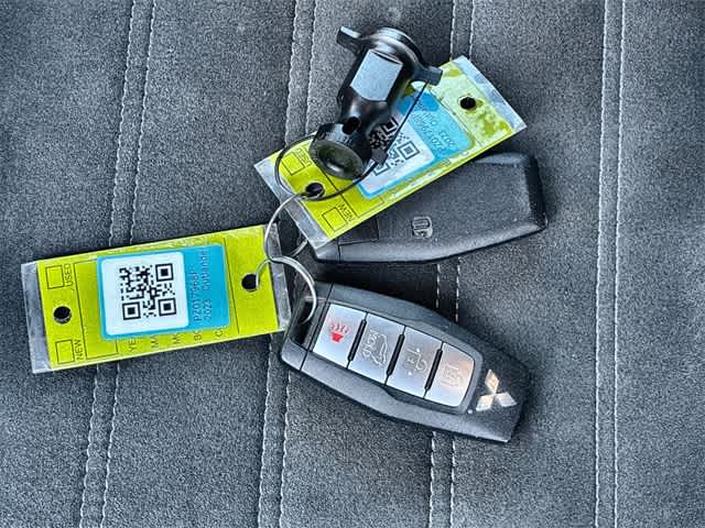 Thumbnail: 2023 Mitsubishi Outlander - 36