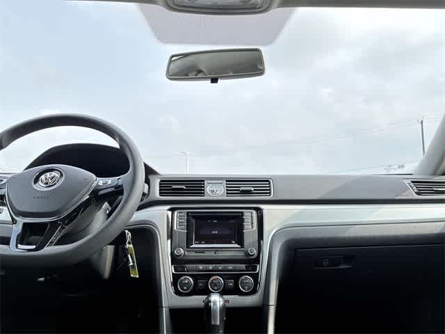 Thumbnail: 2017 Volkswagen Passat - 28