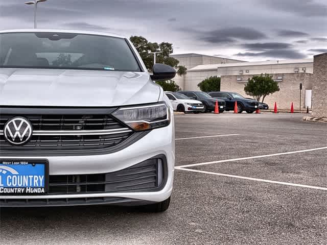 Thumbnail: 2023 Volkswagen Jetta - 11