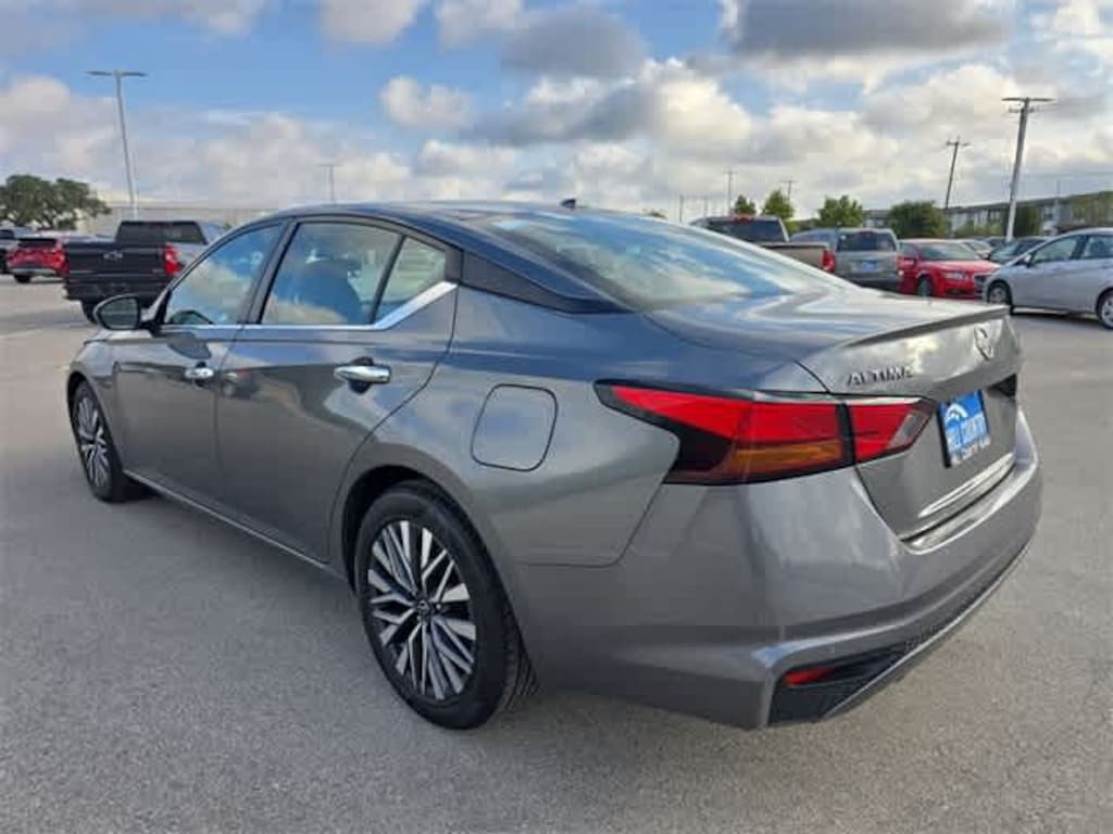 Used 2023 Nissan Altima 2.5 SV Sedan