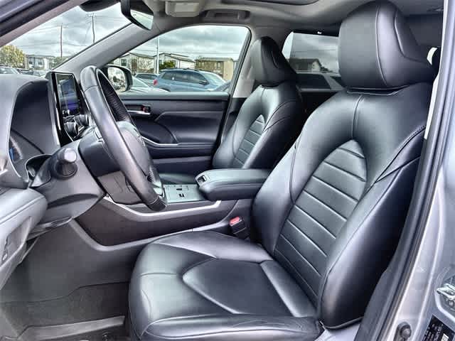 Thumbnail: 2023 Toyota Highlander - 17