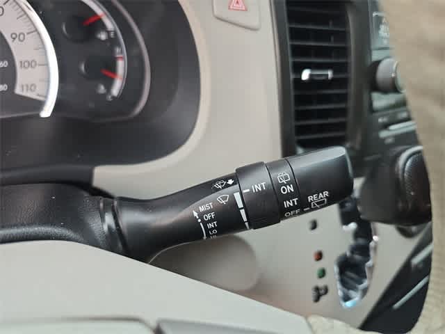 2013 Toyota Sienna SE 26