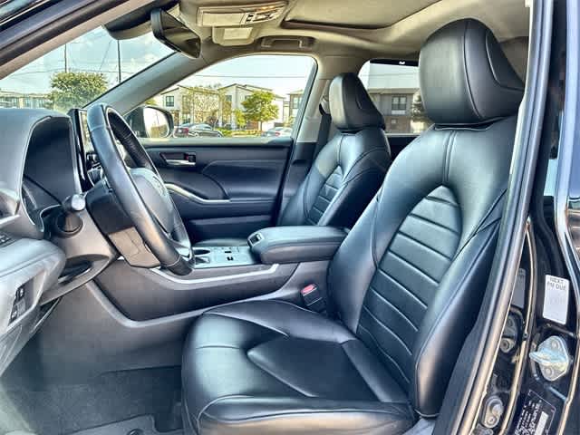 Thumbnail: 2023 Toyota Highlander - 17