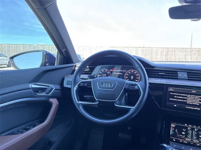 Thumbnail: 2022 Audi e-tron - 25