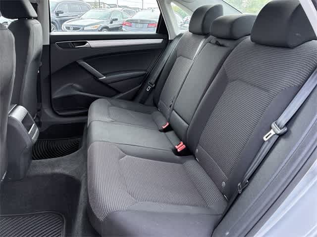 Thumbnail: 2017 Volkswagen Passat - 20