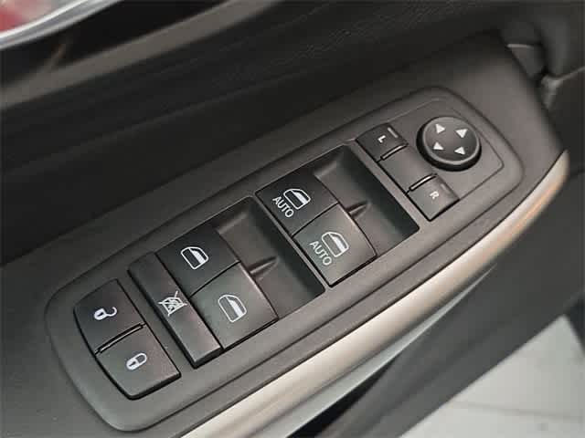 Thumbnail: 2021 Jeep Cherokee - 40