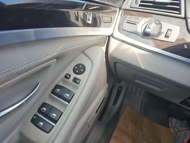 Thumbnail: 2011 BMW 5 Series - 10