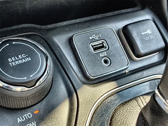 Thumbnail: 2023 Jeep Cherokee - 32