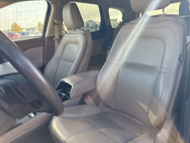 Thumbnail: 2021 Lincoln Corsair - 21