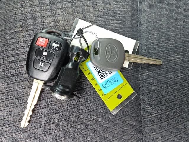 Thumbnail: 2014 Toyota Camry - 24