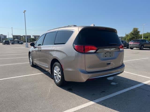 Thumbnail: 2017 Chrysler Pacifica - 3