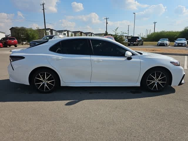 2022 Toyota Camry SE photo 4