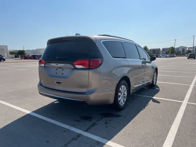 Thumbnail: 2017 Chrysler Pacifica - 5