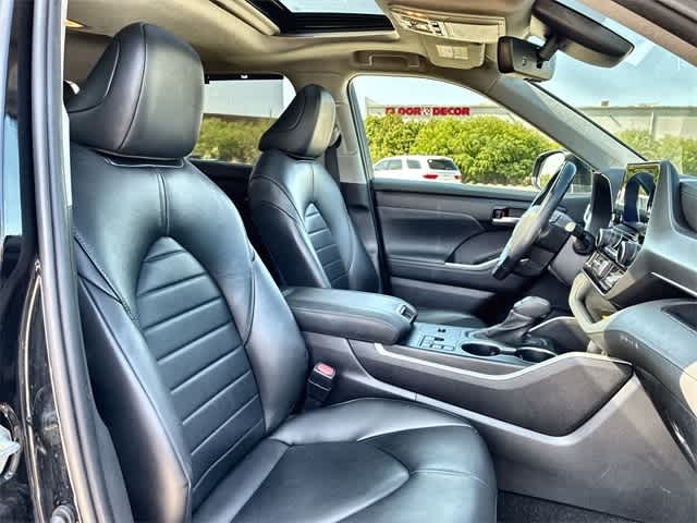 Thumbnail: 2023 Toyota Highlander - 24