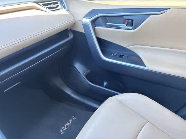 Thumbnail: 2021 Toyota RAV4 - 33