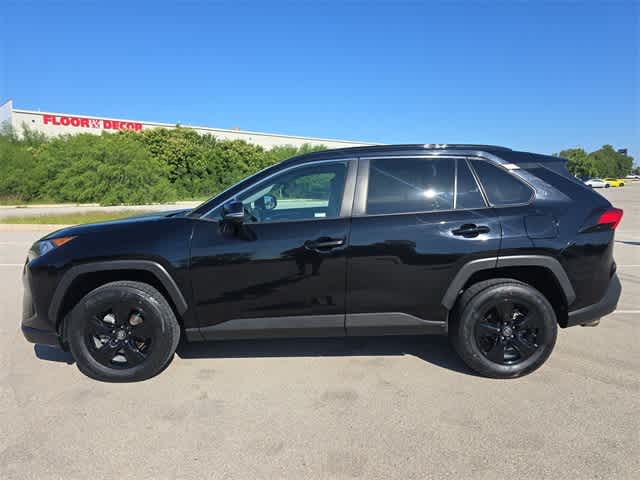 2021 Toyota RAV4 XLE 3