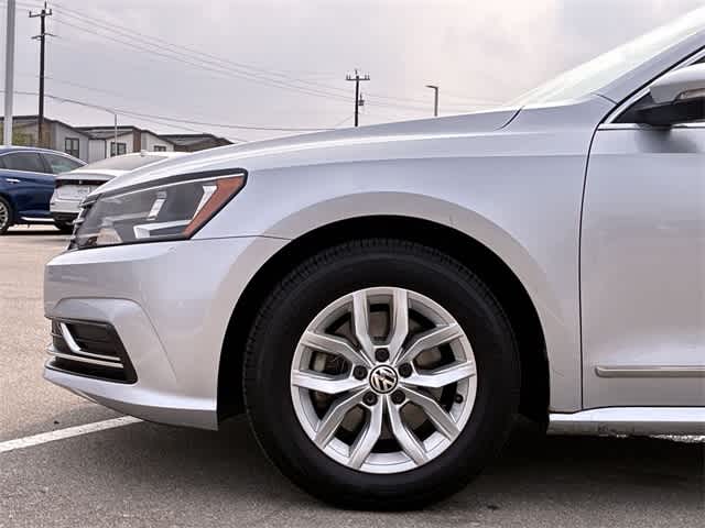 Thumbnail: 2017 Volkswagen Passat - 14