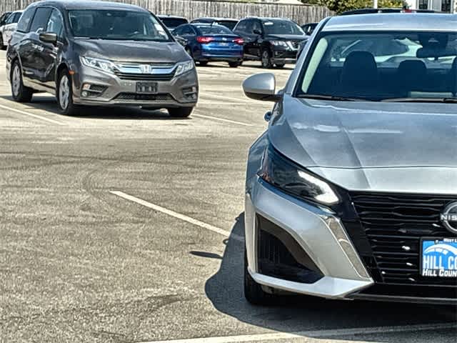 Thumbnail: 2023 Nissan Altima - 10