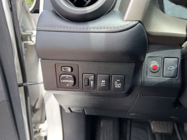 Thumbnail: 2013 Toyota RAV4 - 10
