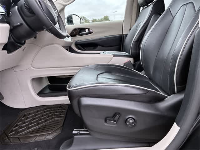 Thumbnail: 2023 Chrysler Pacifica - 18