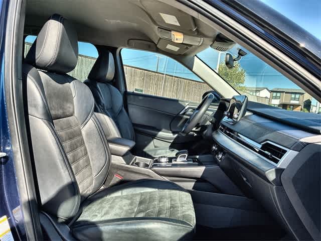 Thumbnail: 2023 Mitsubishi Outlander - 22