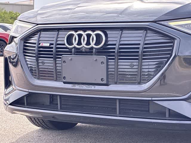 Thumbnail: 2022 Audi e-tron S - 12