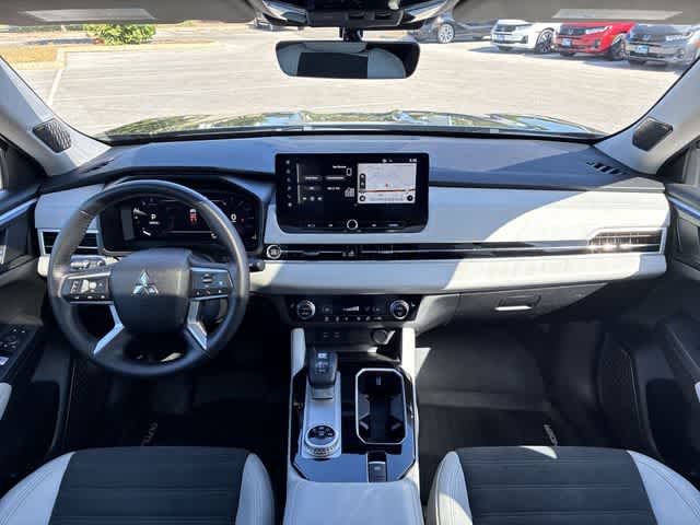 Thumbnail: 2025 Mitsubishi Outlander - 16