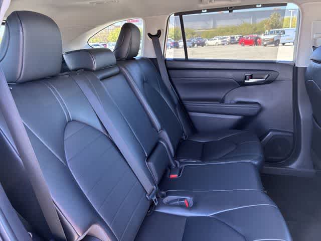 Thumbnail: 2023 Toyota Highlander - 22