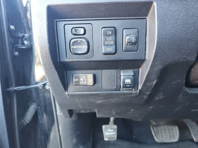 Thumbnail: 2017 Toyota Tundra - 10