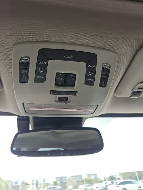 Thumbnail: 2022 Toyota Sienna - 17