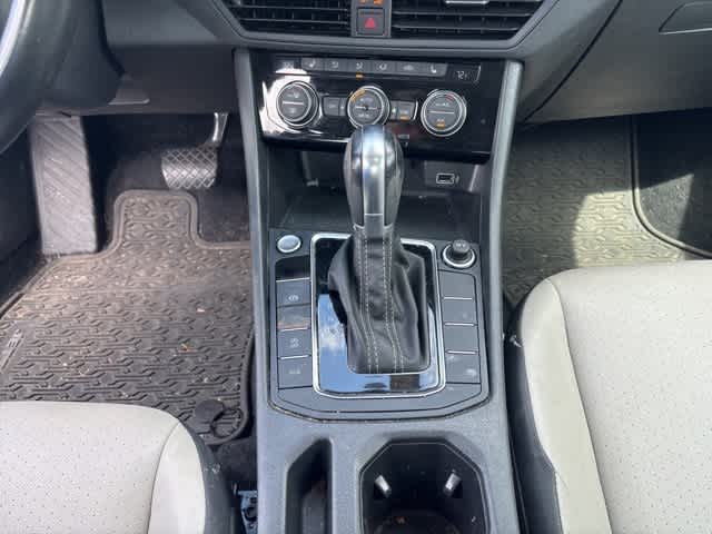 Thumbnail: 2019 Volkswagen Jetta - 18