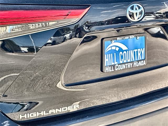 Thumbnail: 2023 Toyota Highlander - 13