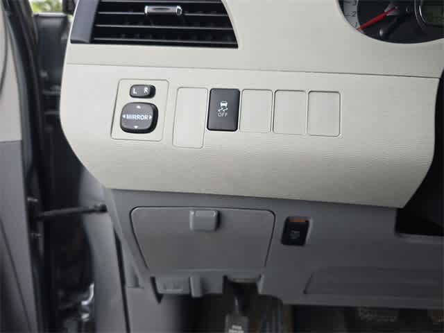 2013 Toyota Sienna SE 39