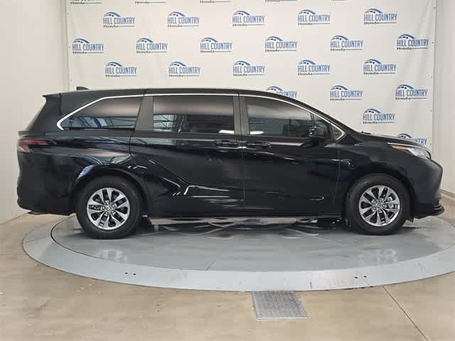 Thumbnail: 2023 Toyota Sienna - 7