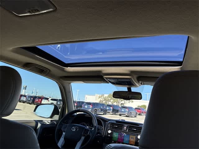 Thumbnail: 2015 Toyota 4Runner - 23