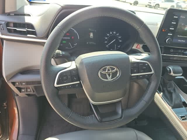 Thumbnail: 2022 Toyota Sienna - 9