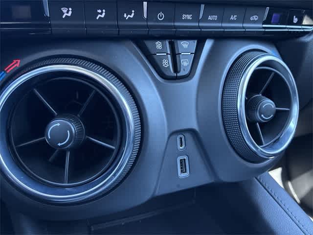 Thumbnail: 2021 Chevrolet Blazer - 32