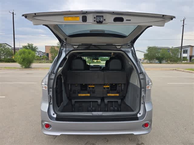 2013 Toyota Sienna SE 35