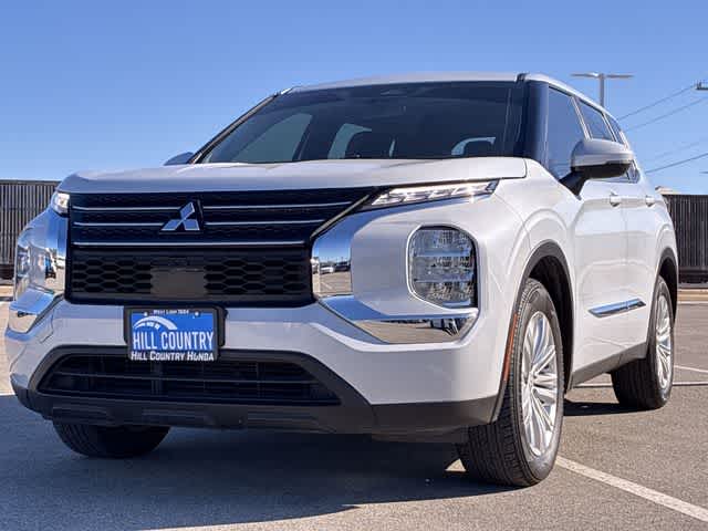 Thumbnail: 2022 Mitsubishi Outlander - 11