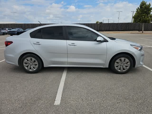 Thumbnail: 2020 Kia Rio - 4
