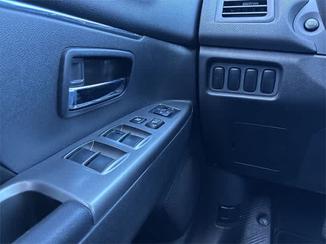 Thumbnail: 2019 Mitsubishi Outlander Sport - 38