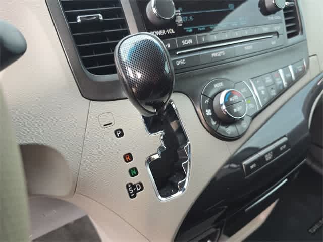 2013 Toyota Sienna SE 33