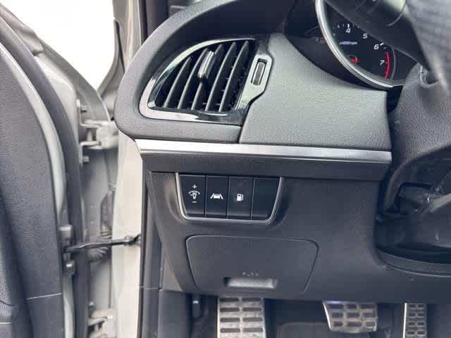 Thumbnail: 2022 Kia Stinger - 10