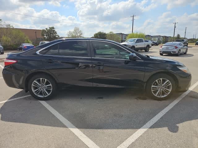 2017 Toyota Camry SE photo 4