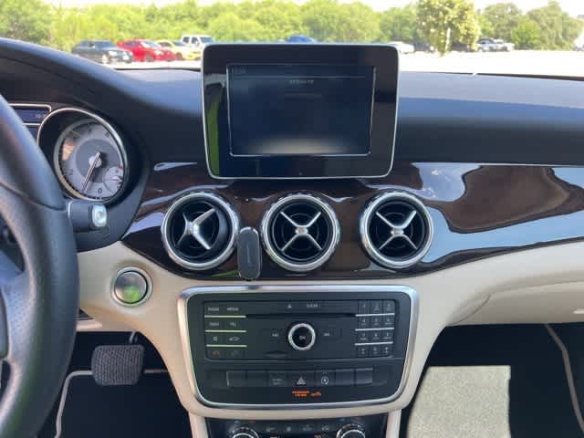Thumbnail: 2017 Mercedes-Benz GLA - 16
