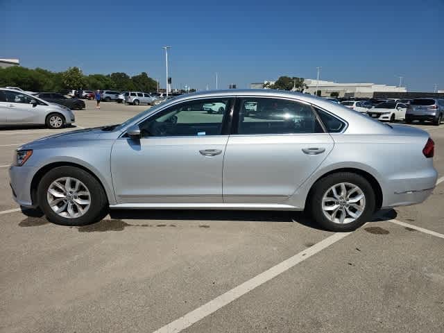 Thumbnail: 2017 Volkswagen Passat - 8