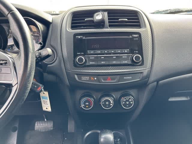 Thumbnail: 2016 Mitsubishi Outlander Sport - 18