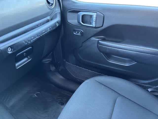 Thumbnail: 2022 Jeep Wrangler - 33