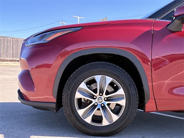 Thumbnail: 2023 Toyota Highlander - 14